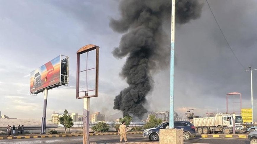 İsrail'den Yemen'e hava saldırısı: Başkent Sana karanlığa gömüldü