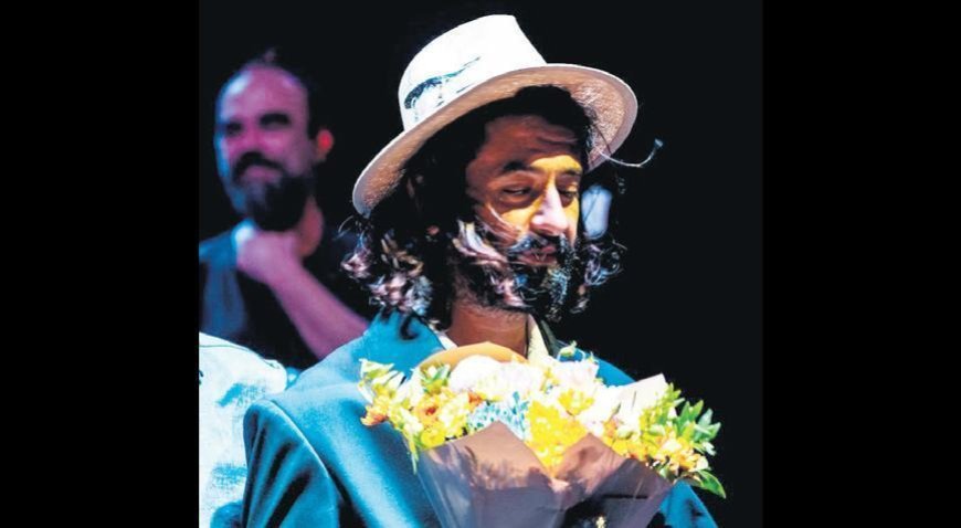 Şapkayı taktı selam gönderdi