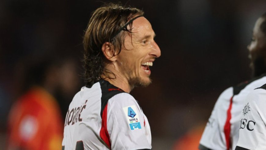 Milan, Lecce'yi yenerek sezonun ilk galibiyetini aldı!