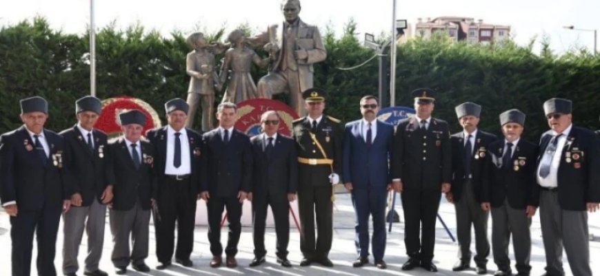 30 AĞUSTOS ZAFER BAYRAMI ÇELENK SUNMA VE TEBRİKAT TÖRENİ KAPAKLI’DA GERÇEKLEŞTİ