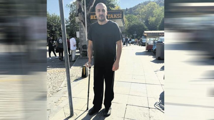Mustafa Aksakallı koltuk değneğiyle yürüdü