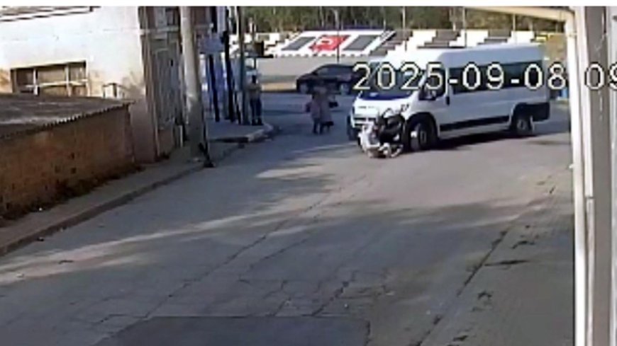 Okul yolunda facia! Anne ve çocuğu servisin altında kaldı