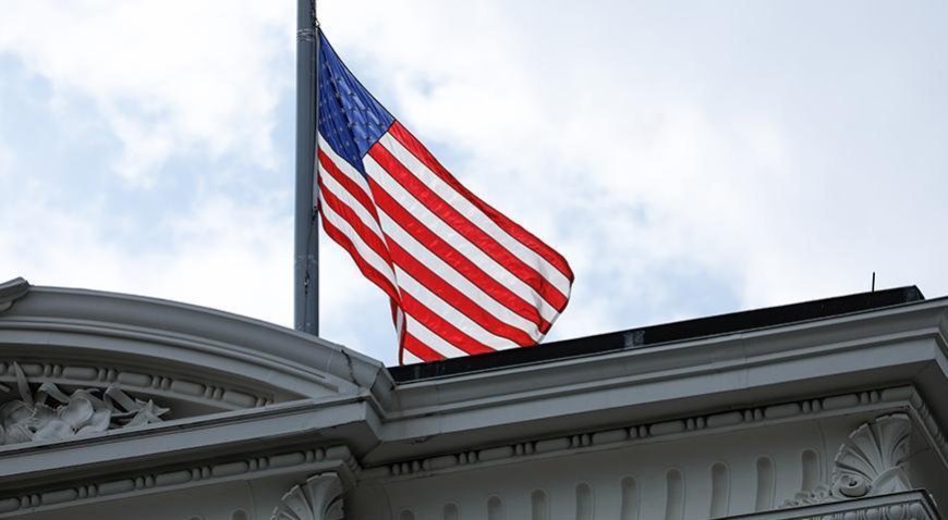 Amerikan bayrakları Charlie Kirk için yarıya indirildi