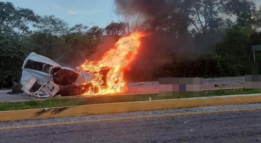 Meksika'da işçileri taşıyan minibüs tırla çarpıştı: Ölü ve yaralılar var!
