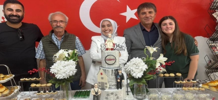 EKSPRES GAZETESİ 8 YAŞINDA