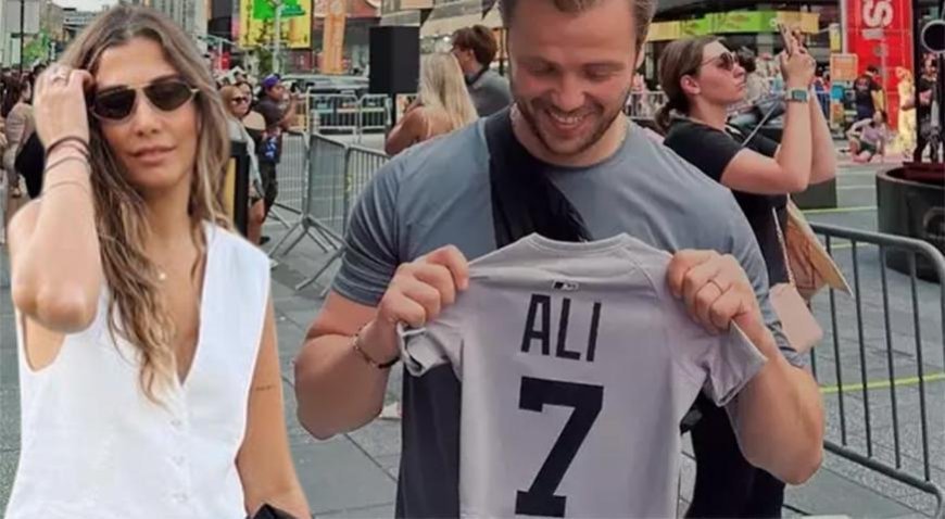 Tolga Sarıtaş-Zeynep Mayruk çiftinden oğullar ile ilk kare!