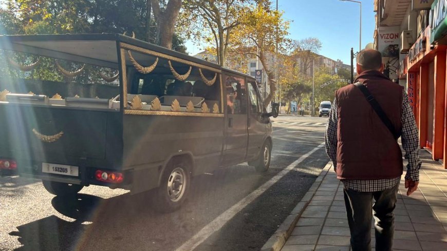 Motosiklet ile cenaze taşıma aracı çarpıştı; 2 yaralı