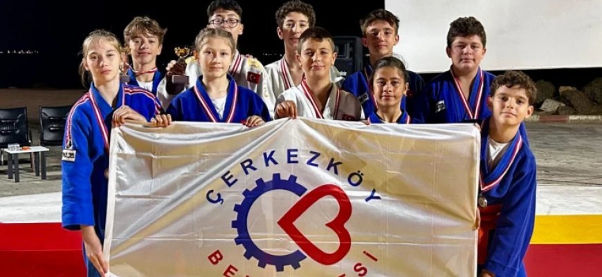 ÇERKEZKÖY BELEDİYESPOR JUDO TAKIMI LAPSEKİ’DEN ŞAMPİYONLUKLA DÖNDÜ