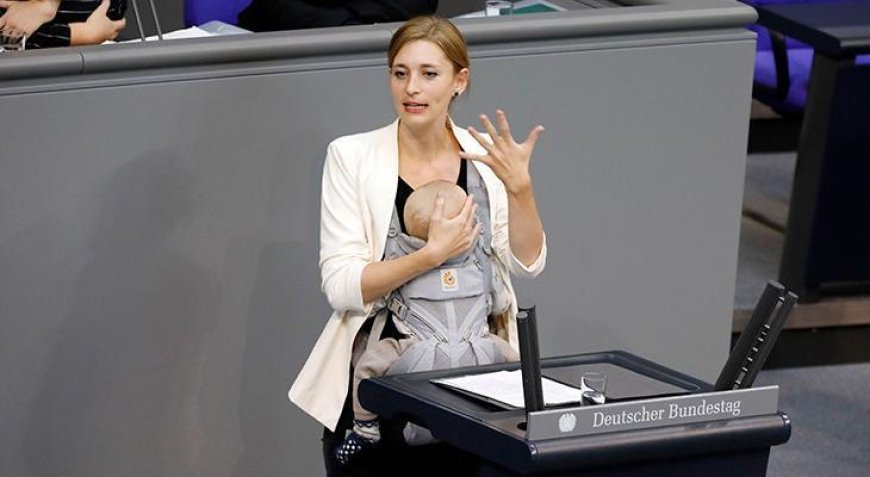 SON DAKİKA HABERLER: Almanya Federal Meclisi’nde bir ilk! Vekil kürsüye bebeğiyle çıktı