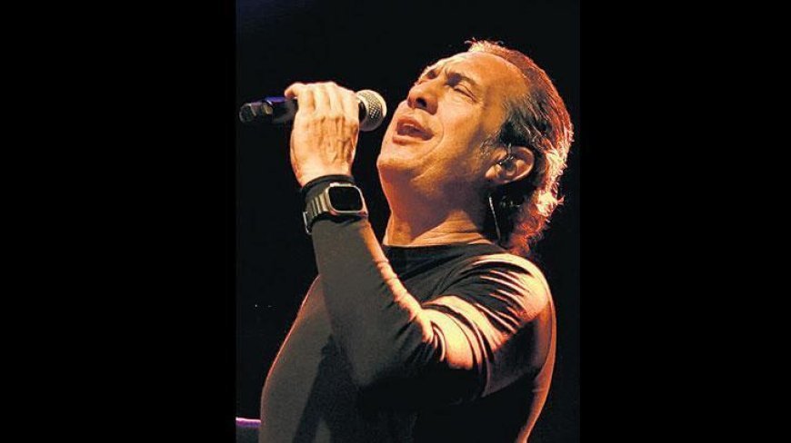 Ustaların şarkılarıyla duygulandırdı