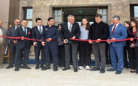 CUMHURİYETİN 102. YILI ONURUNA ANLAMLI RESİM SERGİSİ AÇILDI