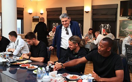 Serdal Adalı, Fenerbahçe derbisi öncesi futbolcularla buluştu