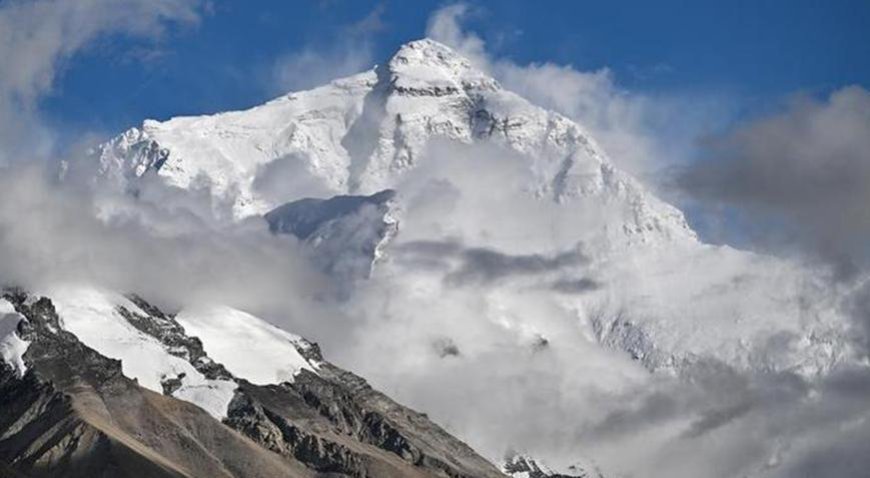 Everest Dağı'nda kar fırtınası! 1 kişi hayatını kaybetti