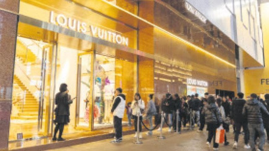 Kendi kendine yatırım yapıyor!