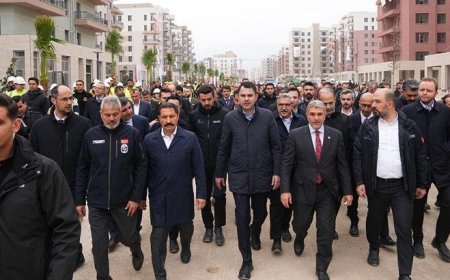 Bakan Kurum, deprem bölgesi Hatay’da incelemelerde bulundu