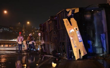 İstanbul'da özel halk otobüsü devrildi