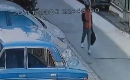 Hırsız ev sahibinin kolundaki altınları alıp odaya kilitledi