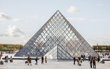 Louvre Müzesi’nde su sızıntısı: Yüzlerce kitap hasar gördü