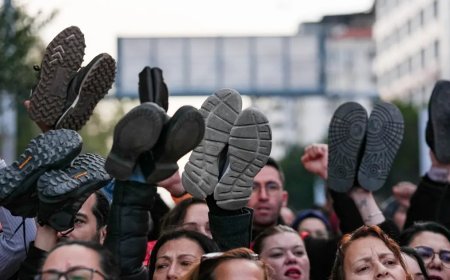 Belediye işçilerinden çıplak ayaklı eylem