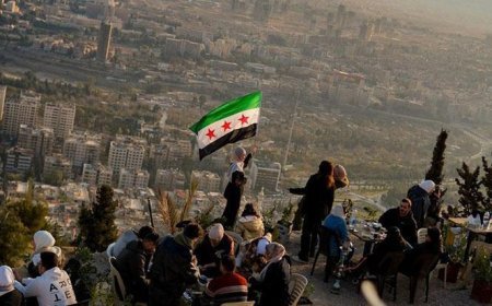 Suriye’de Esad’sız bir yıl: 'Demir Yumruk' yerle bir, cehennemden umut ışığına