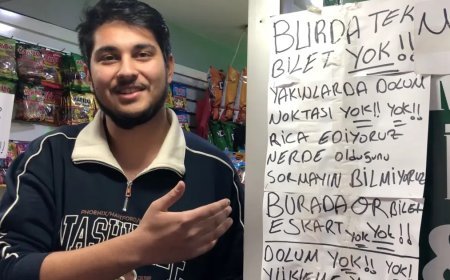 Eskart soruları çileden çıkardı, dükkan camına yazı astı. Şimdi herkes fotoğraf çektiriyor