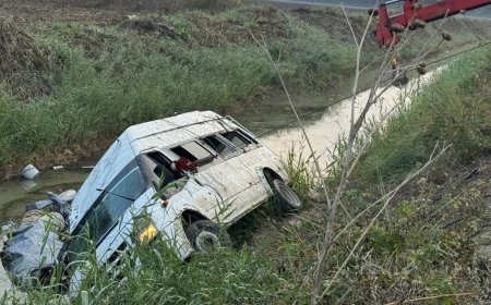 Tarım işçilerinin servisi devrildi, 18 kişi yaralandı
