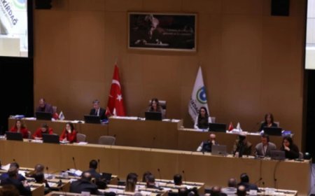TEKİRDAĞ’DA YILIN SON MECLİSİNDE GÜNDEM: SU KRİZİ, YENİ HİZMETLER VE 2026 MESAJI
