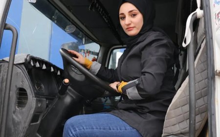 Sivas'ın tek kadın TIR şoförü haber olduğu aracı devirdi