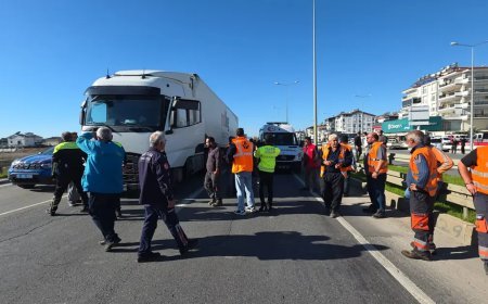 Antalya'da yok bakım çalışmasında sürücüleri uyaran işçiye TIR çarptı