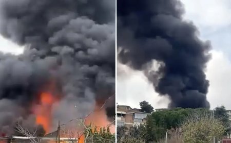 Sarıyer'de iş yeri yangını. Dumanlar Anadolu Yakası'ndan görülüyor