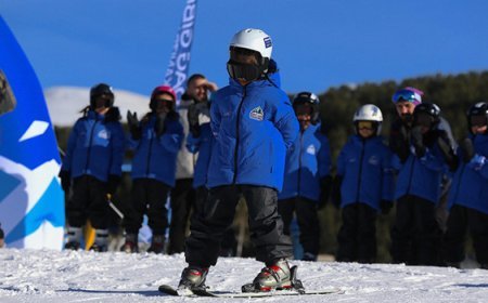 Palandöken'de kız çocuklarına uzun soluklu kayak desteği