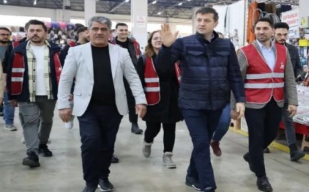 BAŞKAN AKAY, CHP İLÇE BAŞKANI VE PARTİLİLERLE KAPALI PAZAR ESNAFINI ZİYARET ETTİ