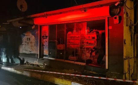 Sarıyer’de zemininde kayma oluşan bina gecekonduya yaslandı