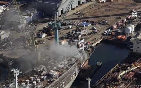 Tuzla'da tersanede gemide yangın