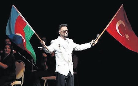 Bakü’de üç saat söyledi