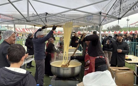 Hamsi ve Mıhlama Festivali'nde 1 ton mıhlama dağıtıldı