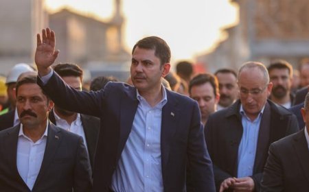 Bakan Kurum, Hatay'da deprem konutlarını inceledi! Şantiye şefinden teşekkür: Sizinle gurur duyuyorum