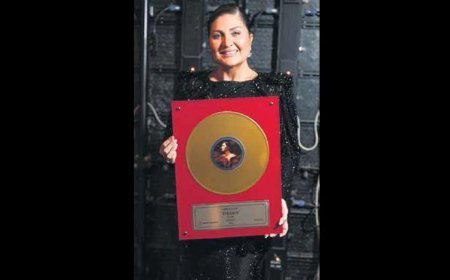 Sibel Can’a altın plak