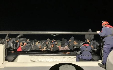 İzmir açıklarında 44 düzensiz göçmen yakalandı, 18 düzensiz göçmen kurtarıldı