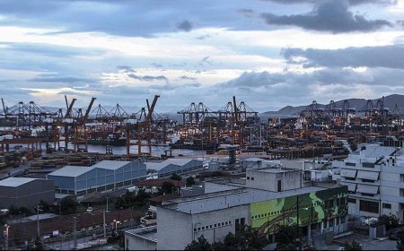 SON DAKİKA HABERLER: Yunan limanları İsrail'in cephaneliğine döndü! Binlerce tonluk bomba ile Ege'den Gazze'ye ölüm hattı