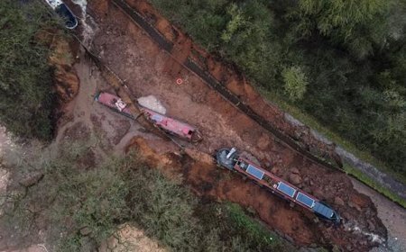 200 yıllık set çöktü, devasa obruk oluştu! 'Tam 4 metre derinliğinde'