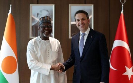 Bakan Bayraktar, Nijer Dışişleri Bakanı Sangare ile bir araya geldi