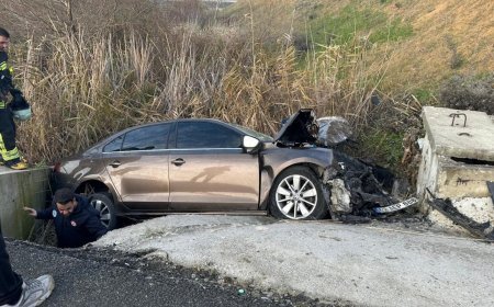Su kanalına düşen otomobildeki çift yaralandı