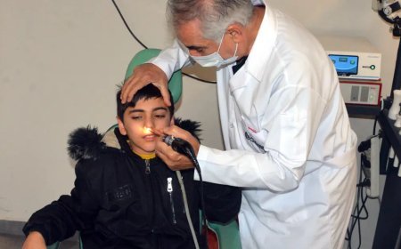 Kaşıntı şikayetiyle gitti, burnundan pipet ve zeytin çekirdeği çıktı