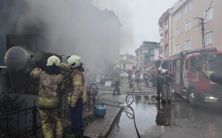 İstanbul'da 3 katlı binada yangın paniği