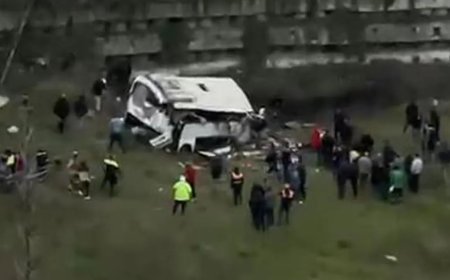 Esenyurt'ta otobüs şarampole yuvarlandı. Ölü ve yaralılar var