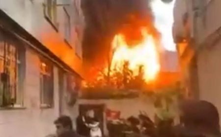 İstanbul'da otoparkta yangın. Alevler 2 katlı binaya sıçradı