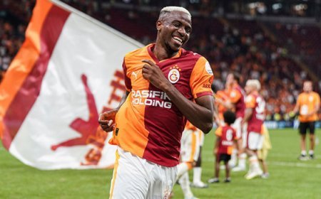 Osimhen, Ronaldo'yu solladı!