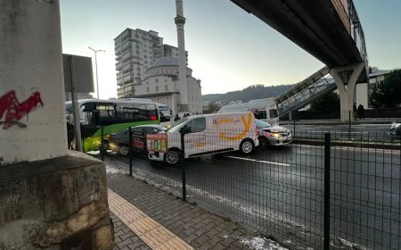 5 araç birbirine girdi, yol trafiğe kapandı