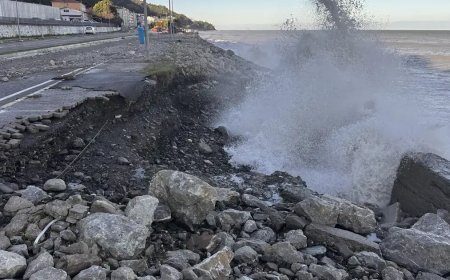 Karadeniz'i fırtına vurdu. Rüzgarın hızı 103 kilometreye ulaştı, Samsun'da üç tekne battı